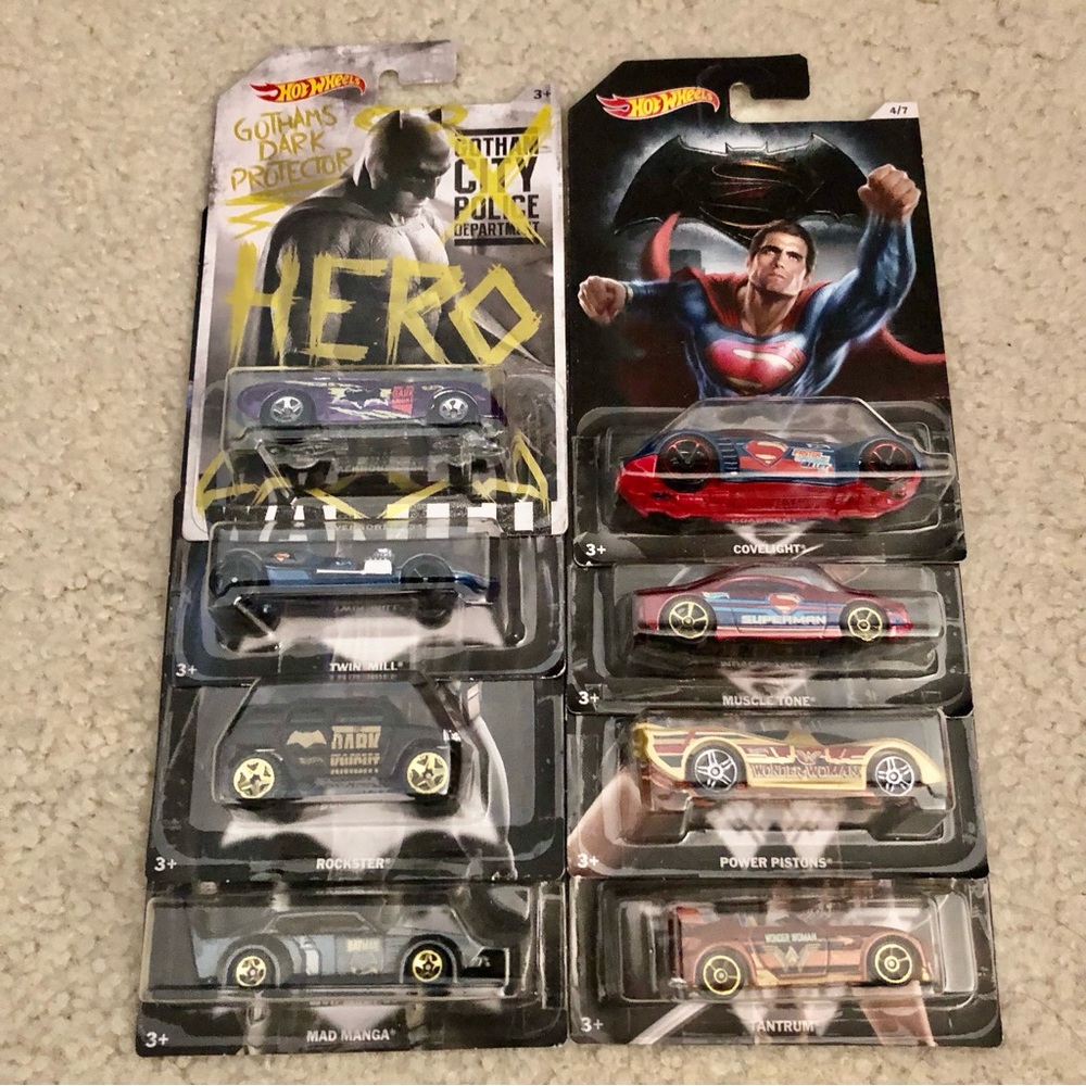 Hot Wheels  BATMAN V SUPERMAN Cars With WalMart Exclusive~CHASE